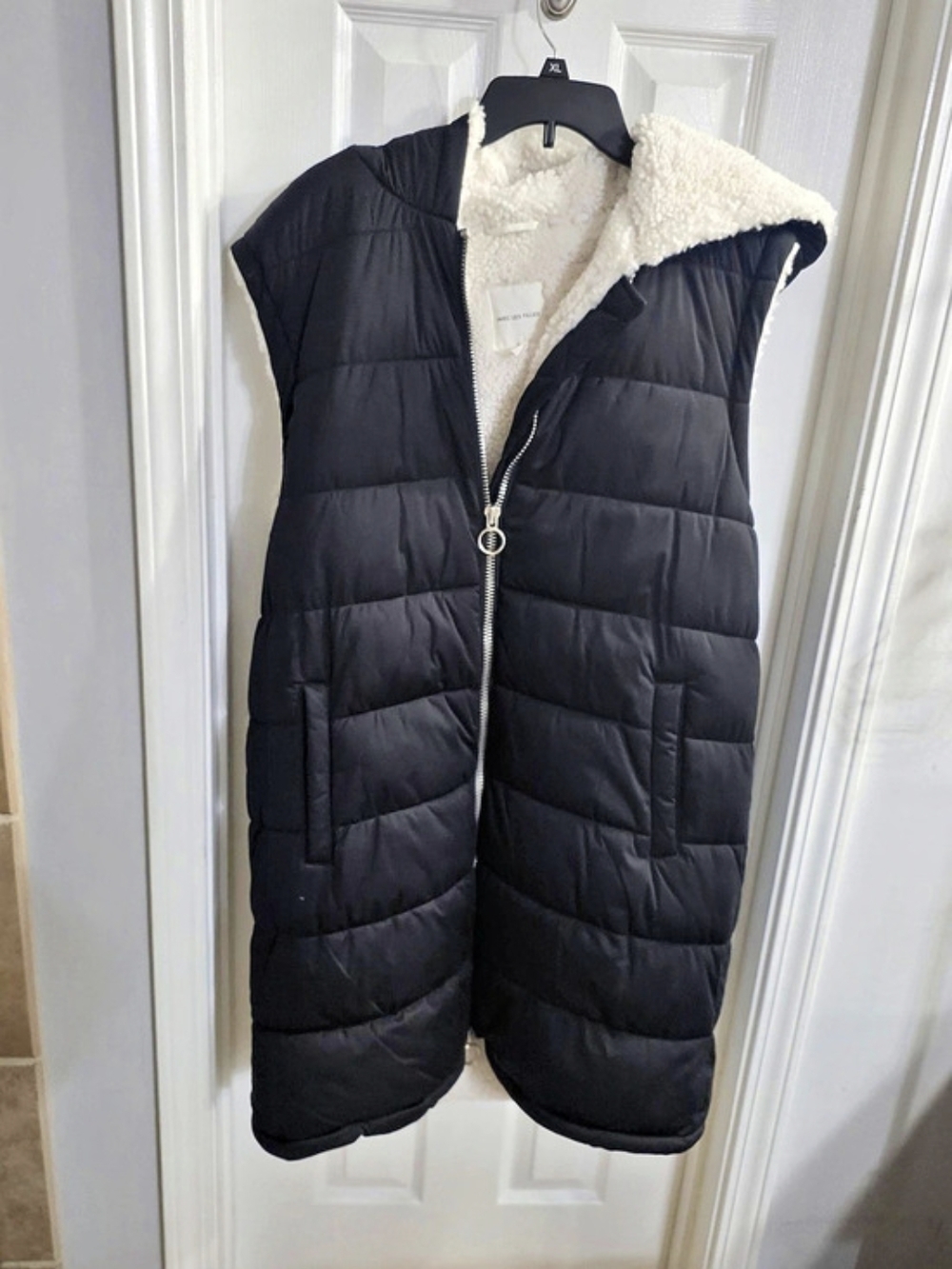 Avec Les Filles Hooded Longline Thermalpuff Puffer Vest Black & White